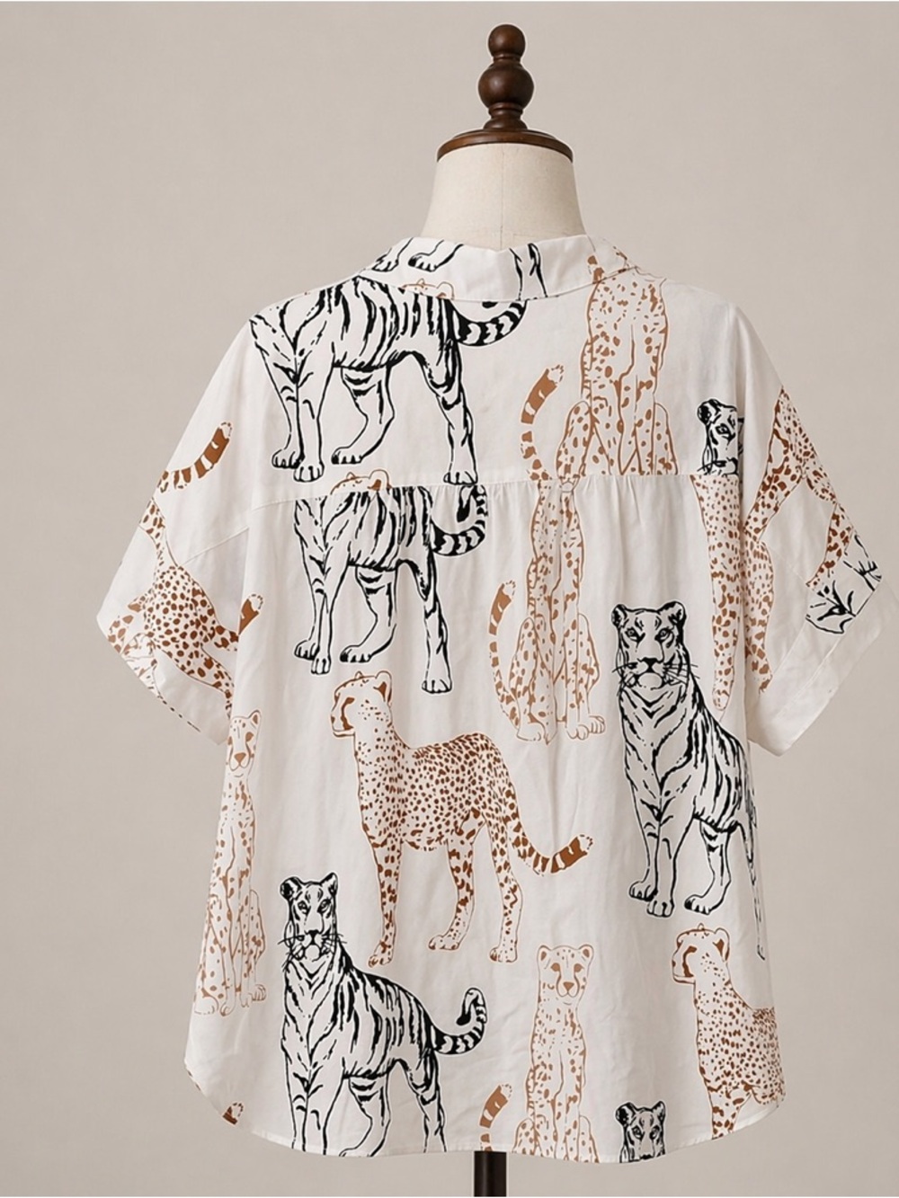 Jane and Delancey White Blouse with Black and Brown Animal Print 2X - Picture 2 of 5